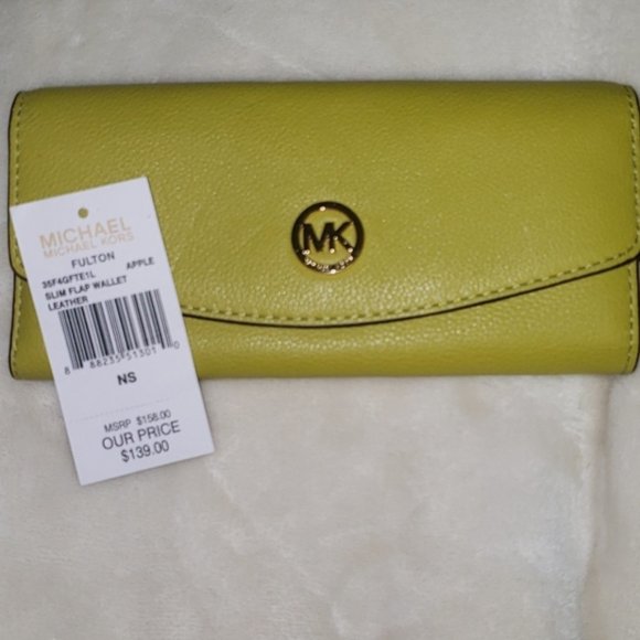 Michael Kors Handbags - 🌴MK Fulton Wallet🌴